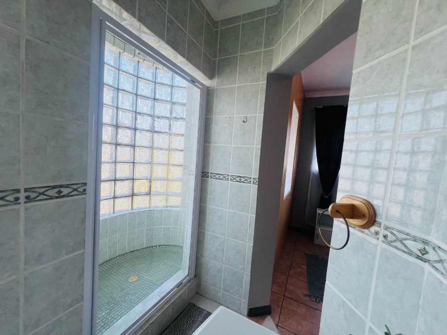 8 Bedroom Property for Sale in Rooi Rivier Rif Western Cape